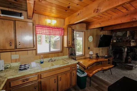 Kitchen - 859 Silver Tip Dr, Big Bear Lake, CA 92315 photo 3 of 3
