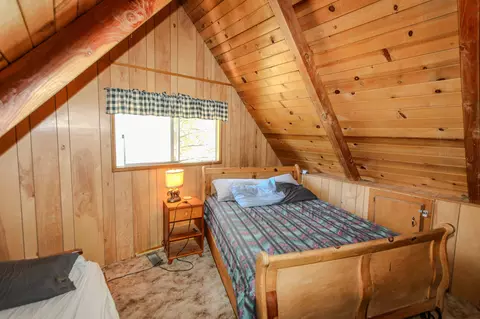 Bedroom - 859 Silver Tip Dr, Big Bear Lake, CA 92315 photo 5 of 6