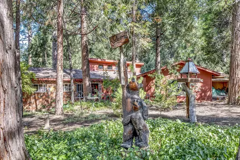 54200 Strawberry Valley Dr, Idyllwild, CA 92549