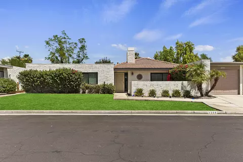 2208 N Sunshine Cir, Palm Springs, CA 92264