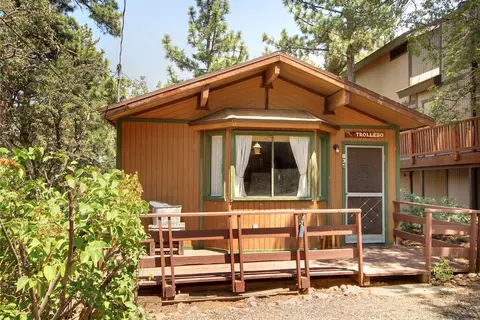 835 Maple Ln, Sugarloaf, CA 92386 photo 2