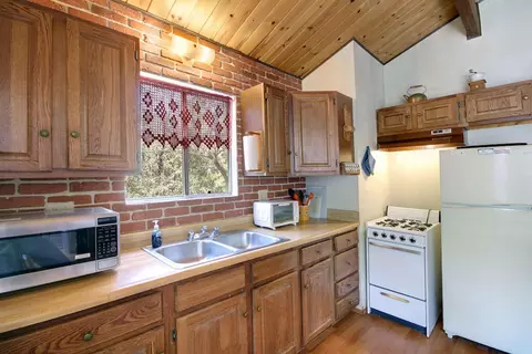 835 Maple Ln, Sugarloaf, CA 92386 photo 11