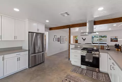Kitchen - 3434 Inez Ave, Yucca Valley, CA 92284 photo 2 of 4