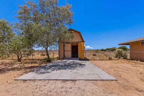 Exterior - 3434 Inez Ave, Yucca Valley, CA 92284 photo 7 of 13