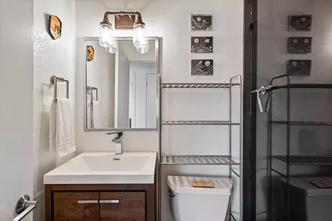 Bath - 3434 Inez Ave, Yucca Valley, CA 92284 photo 3 of 4