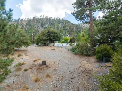 5240 Desert View Dr, Wrightwood, CA 92397 photo 3