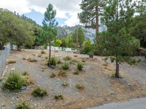 5240 Desert View Dr, Wrightwood, CA 92397