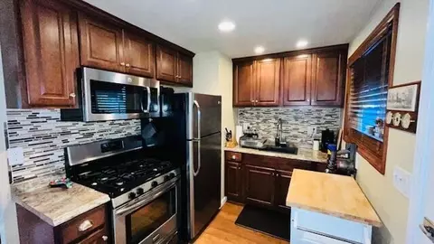 Kitchen - 929 Peter Ave, Big Bear City, CA 92314 photo 1 of 2