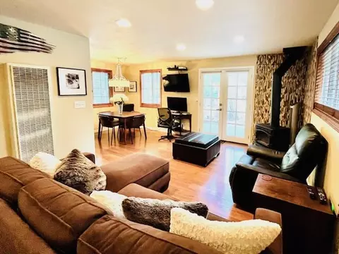Living - 929 Peter Ave, Big Bear City, CA 92314 photo 1 of 2