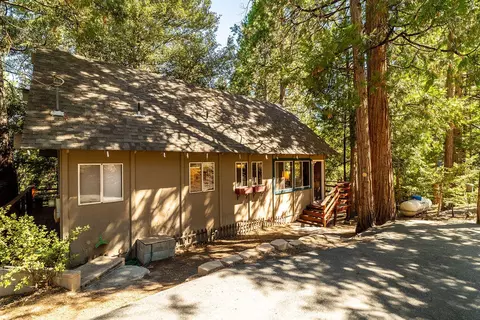 26195 Hemstreet Pl, Idyllwild, CA 92549