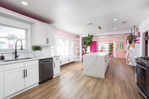 720 Coronado Ave, Long Beach, CA 90804 photo 2
