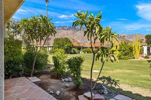 673 N Palomar Cir, Palm Springs, CA 92262