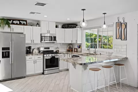 Kitchen - 72541 Shell Dr, Mecca, CA 92254 photo 3 of 7