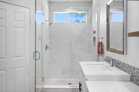 Bath - 80501 Key Largo Dr, Indio, CA 92201 photo 3 of 5
