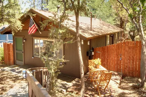 191 Santa Barbara Ave, Sugarloaf, CA 92386