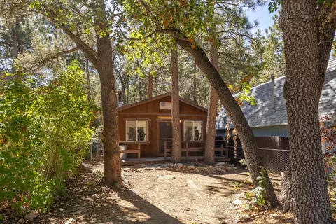 Exterior - 260 Highland Ln, Sugarloaf, CA 92386 photo 2 of 9