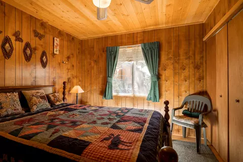 Bedroom - 260 Highland Ln, Sugarloaf, CA 92386 photo 2 of 2