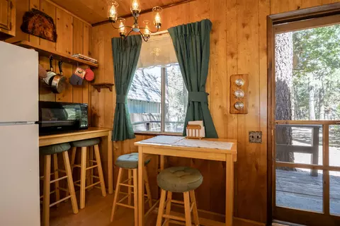 Dining - 260 Highland Ln, Sugarloaf, CA 92386 photo 1 of 1