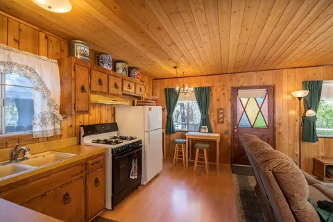 Kitchen - 260 Highland Ln, Sugarloaf, CA 92386 photo 1 of 4