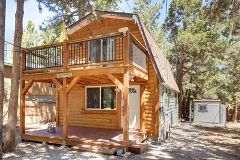 399 Highland Ln, Sugarloaf, CA 92386