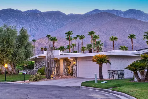 2479 Playa Cir, Palm Springs, CA 92264