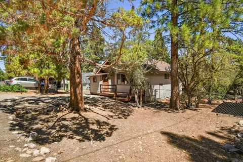 541 Moreno Ln, Sugarloaf, CA 92386 photo 3