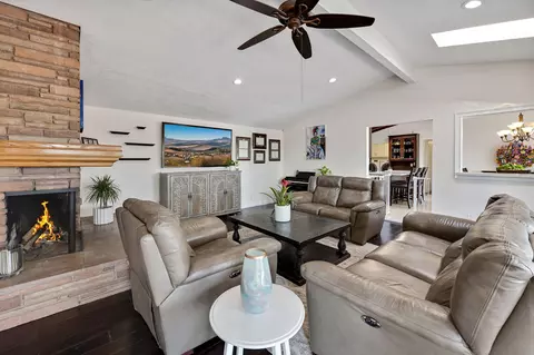 Living - 643 Crown St, Glendora, CA 91740 photo 2 of 3