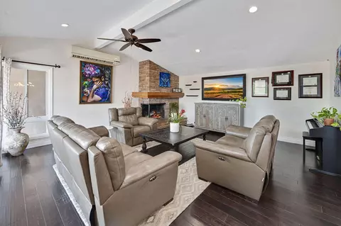 Living - 643 Crown St, Glendora, CA 91740 photo 1 of 3