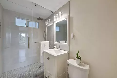 Bath - 643 Crown St, Glendora, CA 91740 photo 3 of 3