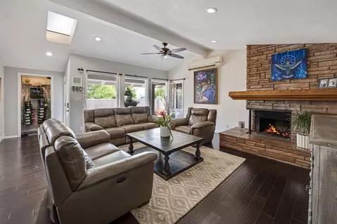 Living - 643 Crown St, Glendora, CA 91740 photo 3 of 3
