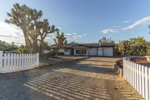 56450 Desert Gold Dr, Yucca Valley, CA 92284