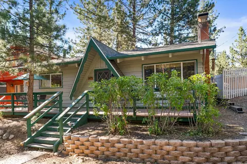 925 Robinhood Blvd, Big Bear City, CA 92314