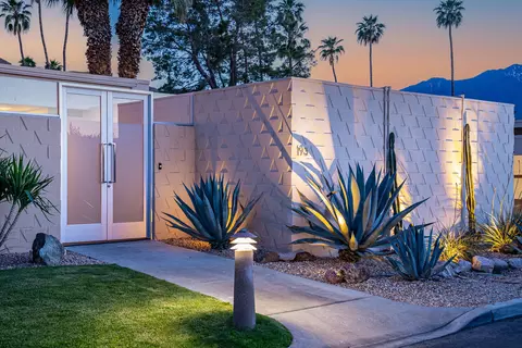 193 Desert Lakes Dr, Palm Springs, CA 92264