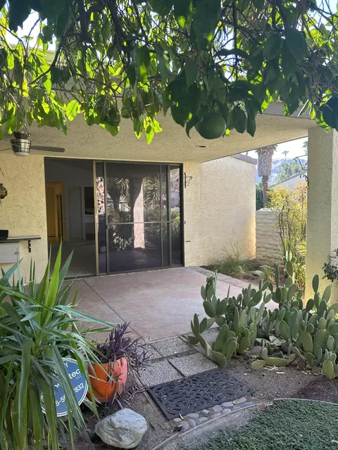 2111 S Calle Palo Fierro, Palm Springs, CA 92264