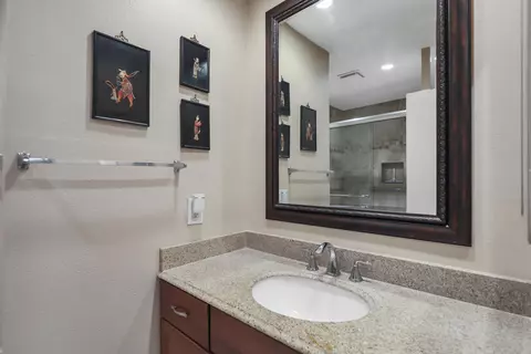 Bath - 49200 Eisenhower Dr, Indio, CA 92201 photo 1 of 3