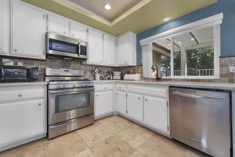 Kitchen - 49200 Eisenhower Dr, Indio, CA 92201 photo 1 of 2