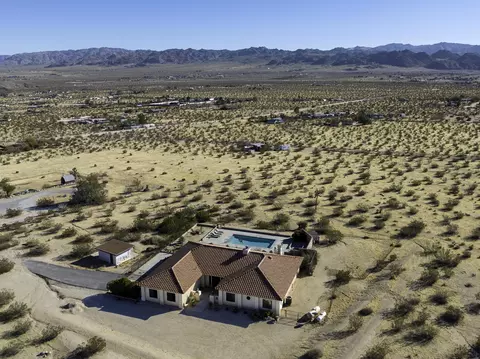 View/Area - 61979 Campanula St, Joshua Tree, CA 92252 photo 1 of 2