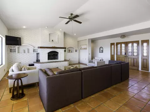 Living - 61979 Campanula St, Joshua Tree, CA 92252 photo 7 of 8