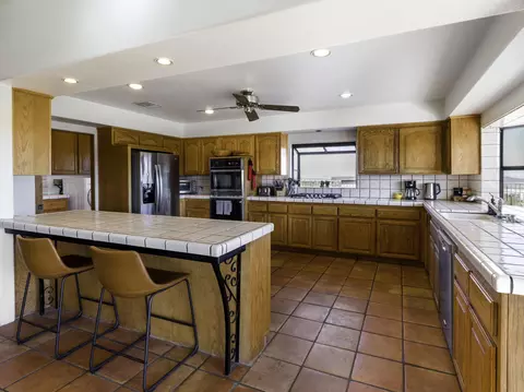 Kitchen - 61979 Campanula St, Joshua Tree, CA 92252 photo 1 of 2