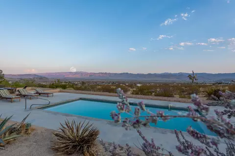 Exterior - 61979 Campanula St, Joshua Tree, CA 92252 photo 3 of 7