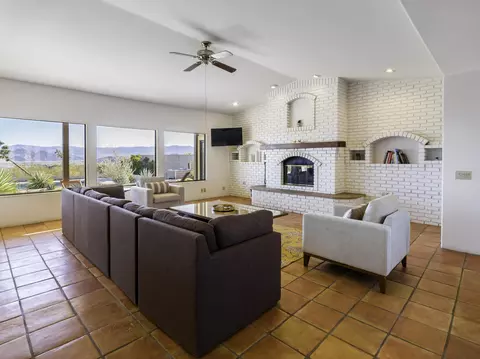 Living - 61979 Campanula St, Joshua Tree, CA 92252 photo 5 of 8
