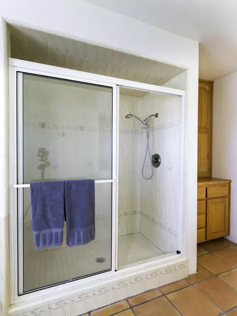 Bath - 61979 Campanula St, Joshua Tree, CA 92252 photo 4 of 5