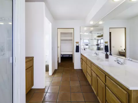 Bath - 61979 Campanula St, Joshua Tree, CA 92252 photo 3 of 5