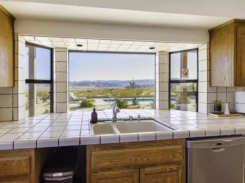 Kitchen - 61979 Campanula St, Joshua Tree, CA 92252 photo 2 of 2