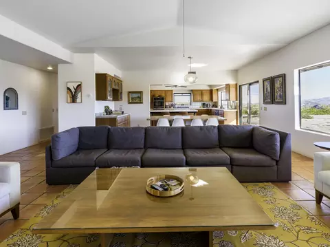Living - 61979 Campanula St, Joshua Tree, CA 92252 photo 2 of 8