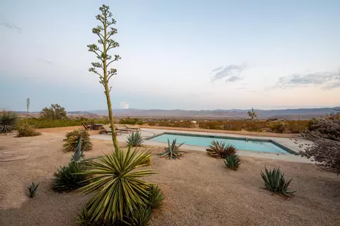 Exterior - 61979 Campanula St, Joshua Tree, CA 92252 photo 5 of 7