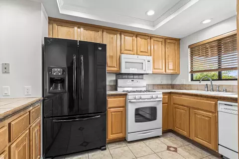 Kitchen - 3043 N Brea Blvd, Fullerton, CA 92835 photo 1 of 2