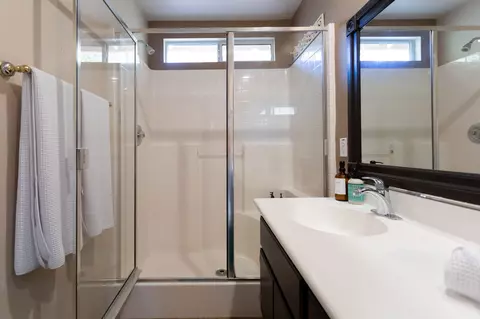 Bath - 82406 Gregory Ct, Indio, CA 92201 photo 2 of 8