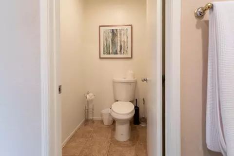 Bath - 82406 Gregory Ct, Indio, CA 92201 photo 3 of 8