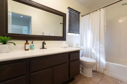 Bath - 82406 Gregory Ct, Indio, CA 92201 photo 4 of 8